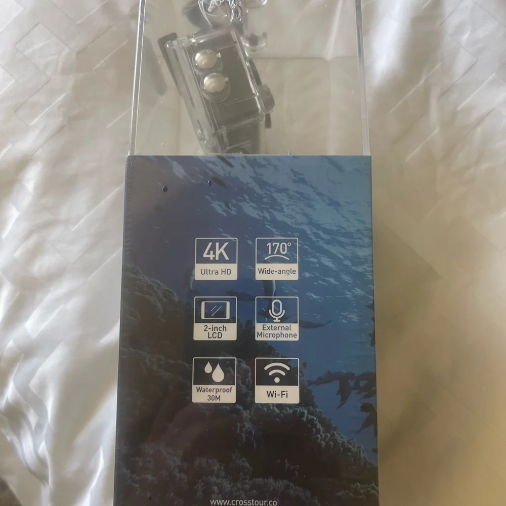Waterproof Sports 4K 2.5” camera w/accessories!